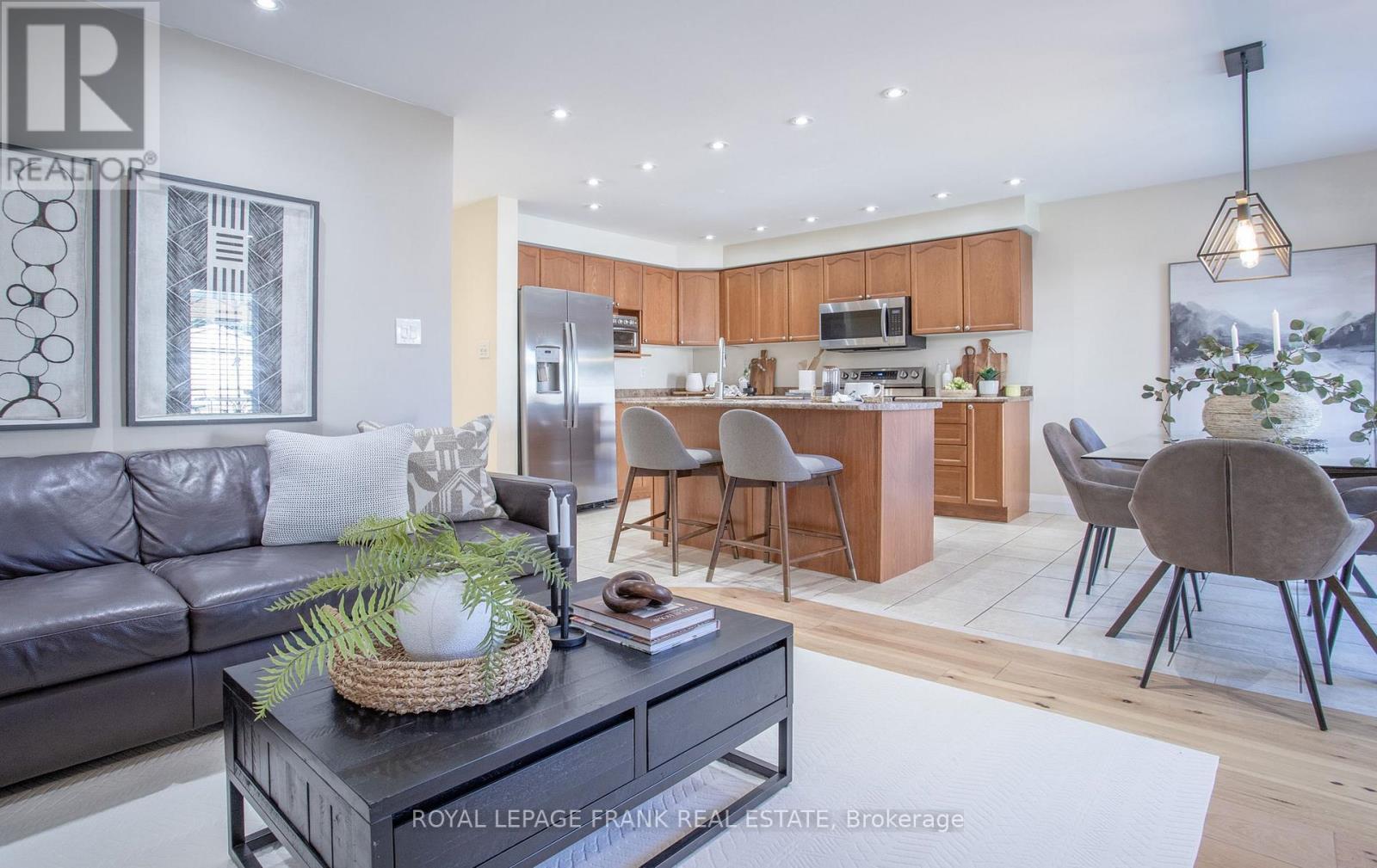 












4 SETTLERS COURT

,
Whitby (Brooklin),




Ontario
L1M2L4


