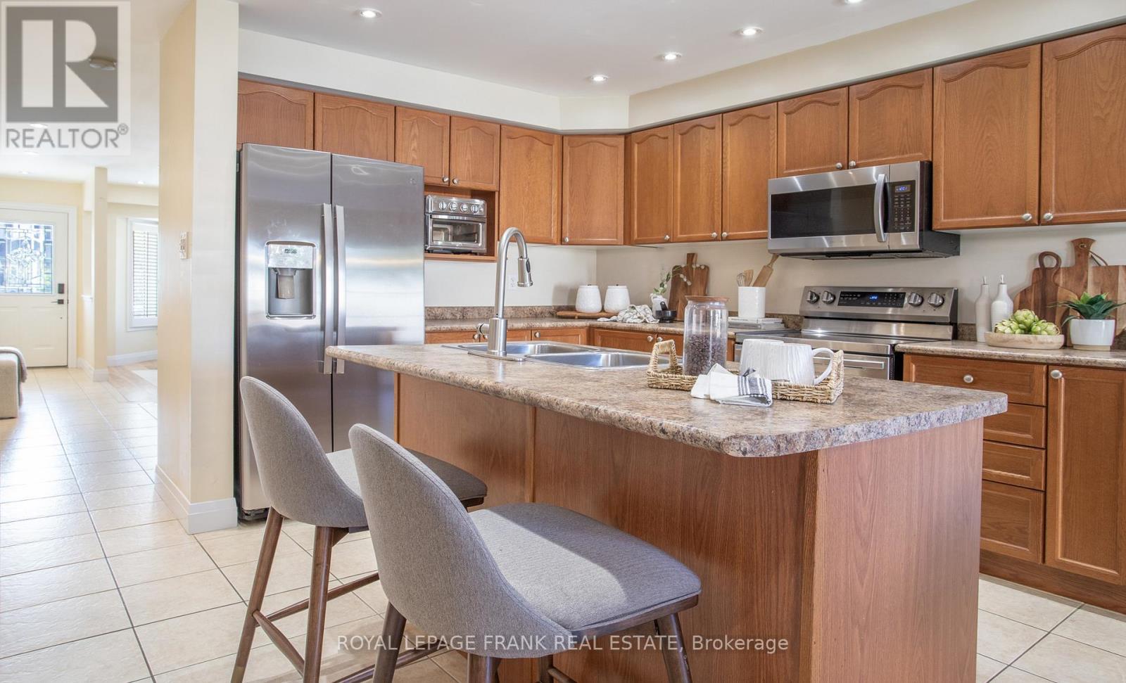 












4 SETTLERS COURT

,
Whitby (Brooklin),




Ontario
L1M2L4


