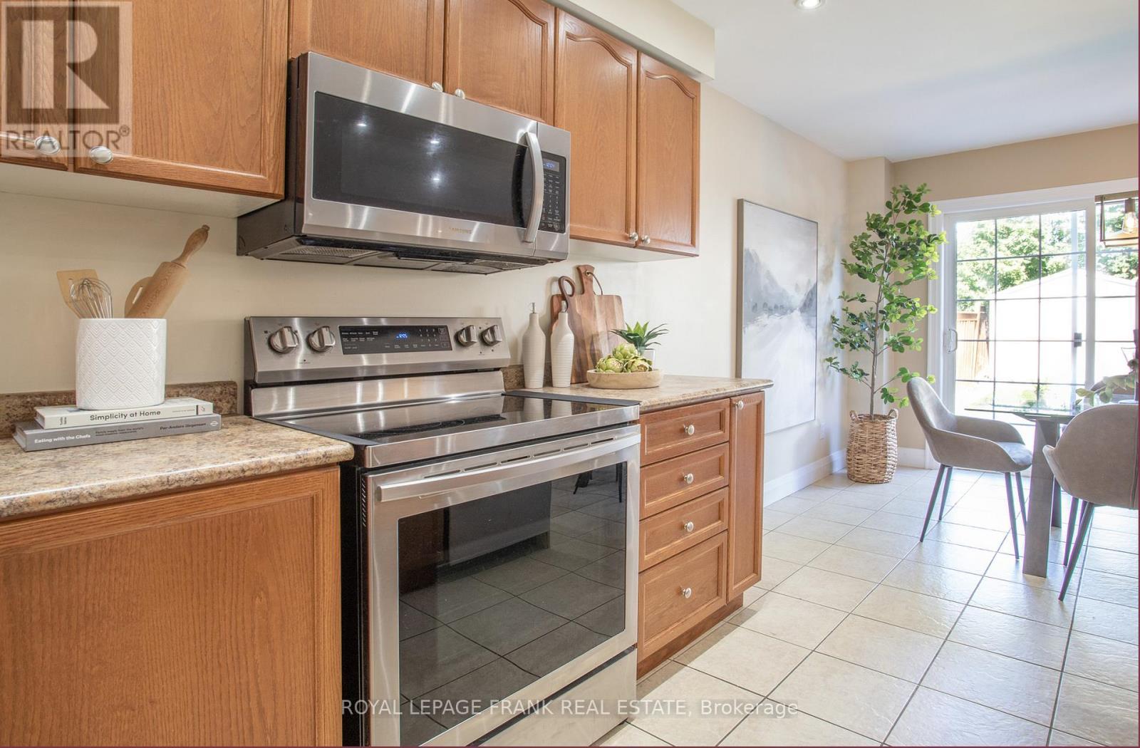 












4 SETTLERS COURT

,
Whitby (Brooklin),




Ontario
L1M2L4

