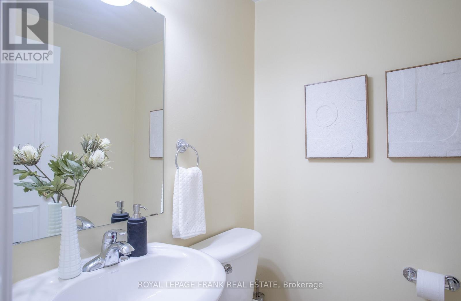 












4 SETTLERS COURT

,
Whitby (Brooklin),




Ontario
L1M2L4

