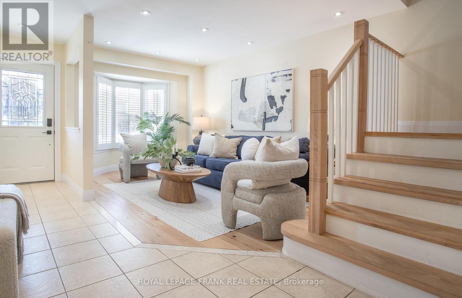 












4 SETTLERS COURT

,
Whitby (Brooklin),




Ontario
L1M2L4

