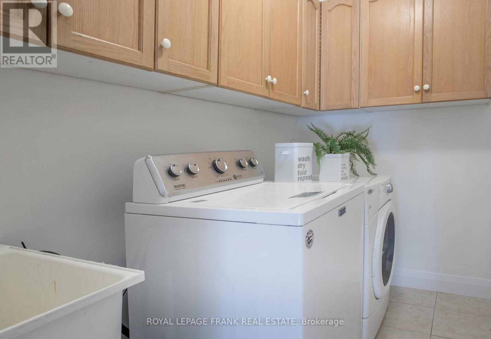 












4 SETTLERS COURT

,
Whitby (Brooklin),




Ontario
L1M2L4

