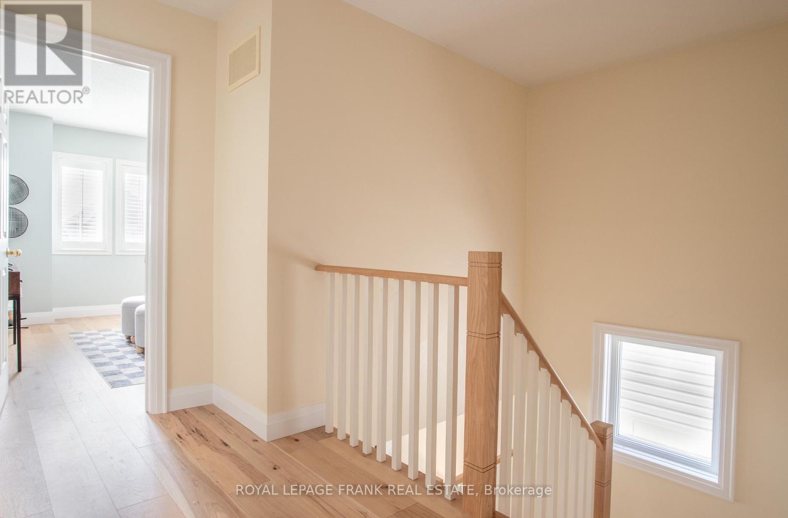 












4 SETTLERS COURT

,
Whitby (Brooklin),




Ontario
L1M2L4

