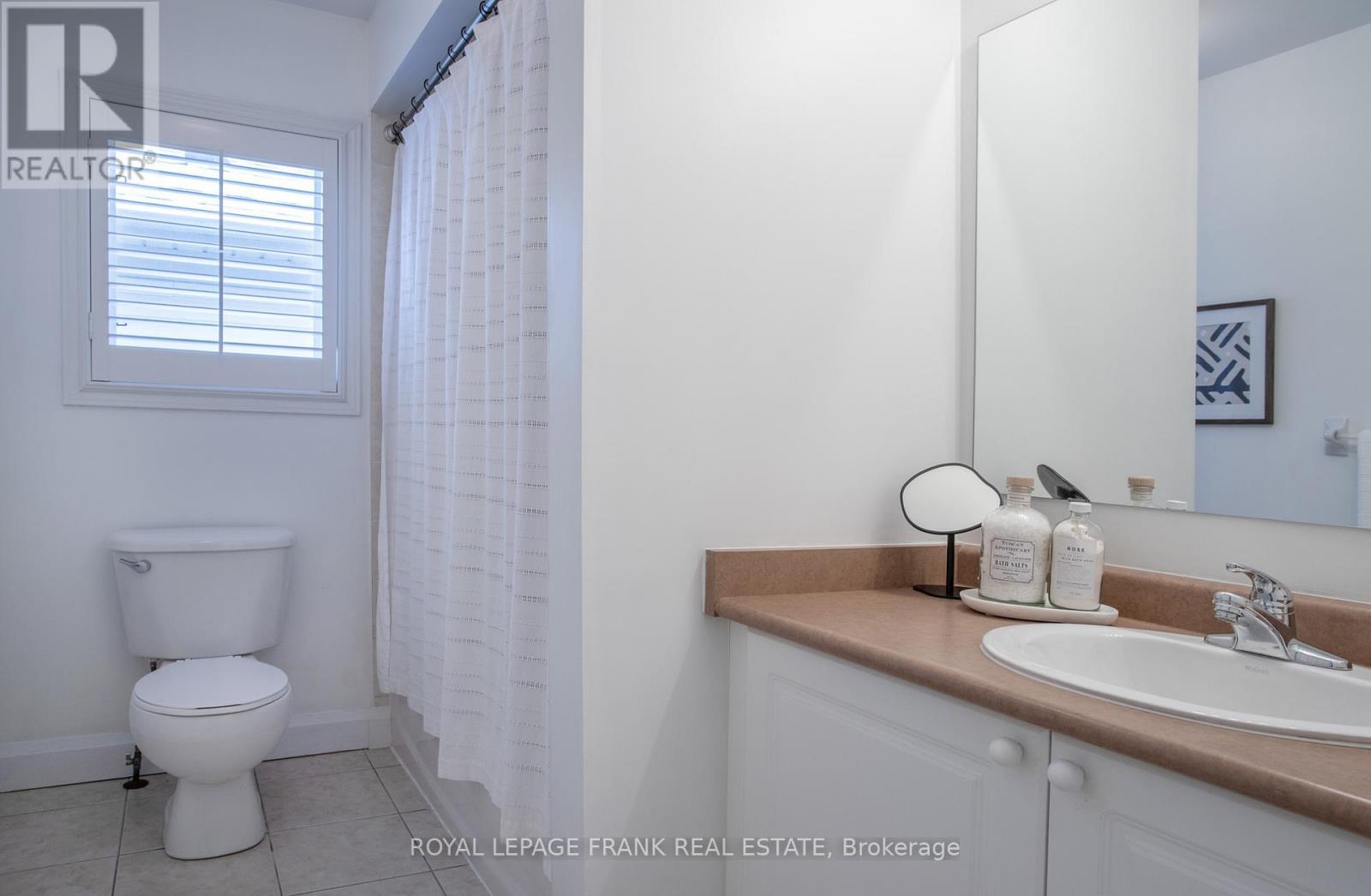 












4 SETTLERS COURT

,
Whitby (Brooklin),




Ontario
L1M2L4

