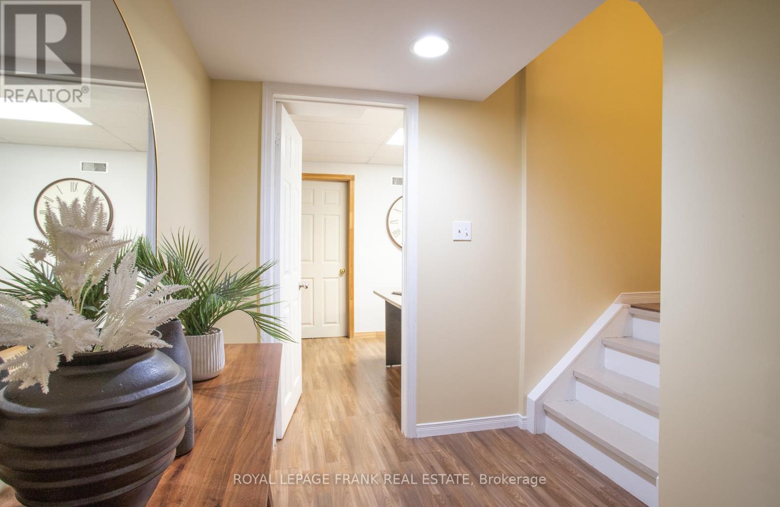 












4 SETTLERS COURT

,
Whitby (Brooklin),




Ontario
L1M2L4

