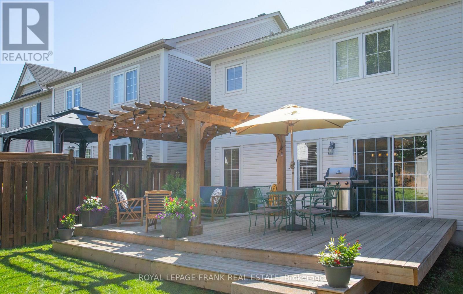 












4 SETTLERS COURT

,
Whitby (Brooklin),




Ontario
L1M2L4

