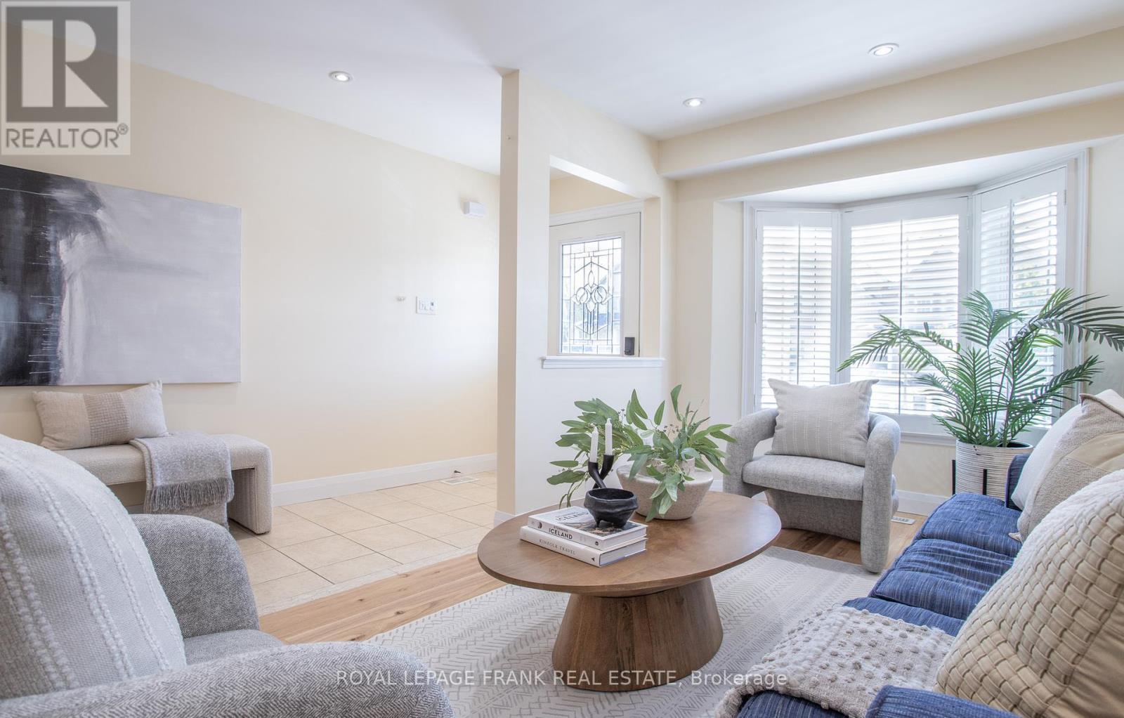 












4 SETTLERS COURT

,
Whitby (Brooklin),




Ontario
L1M2L4


