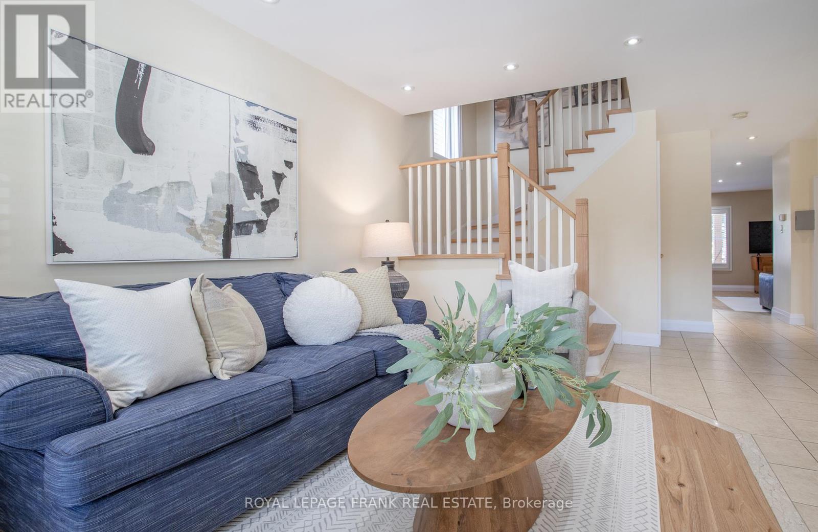 












4 SETTLERS COURT

,
Whitby (Brooklin),




Ontario
L1M2L4

