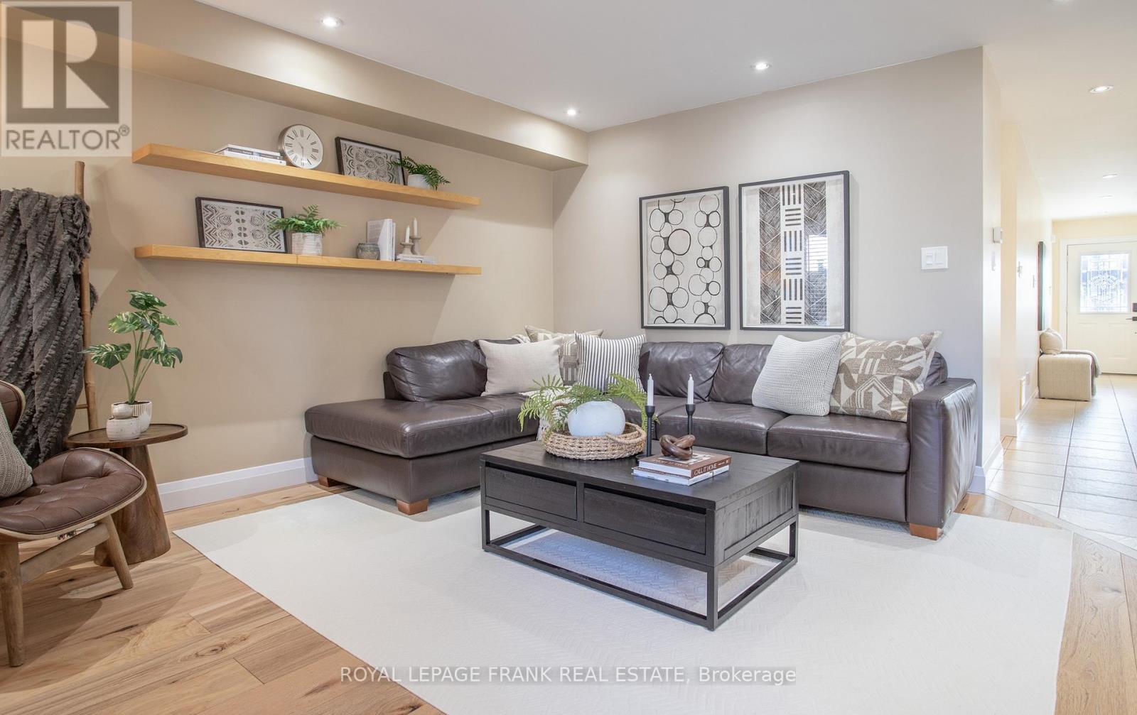












4 SETTLERS COURT

,
Whitby (Brooklin),




Ontario
L1M2L4

