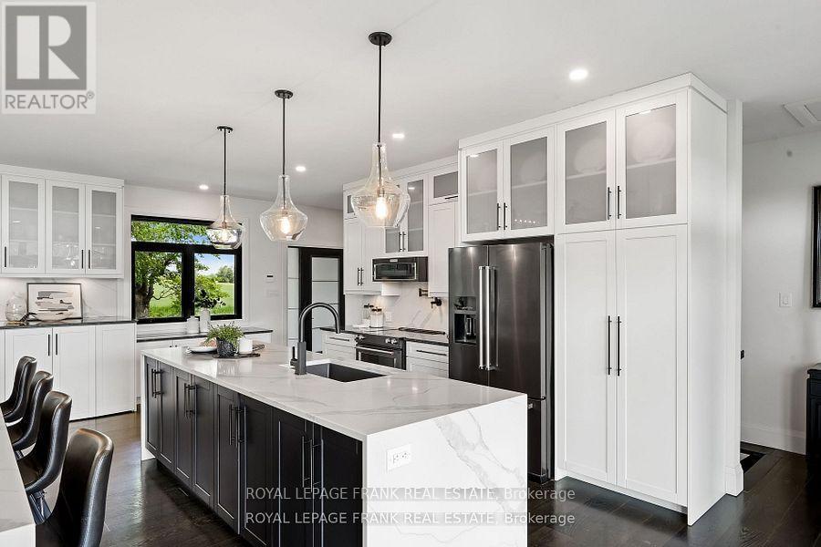 












3248 POGUE ROAD

,
Scugog (Port Perry),




Ontario
L9L1B6

