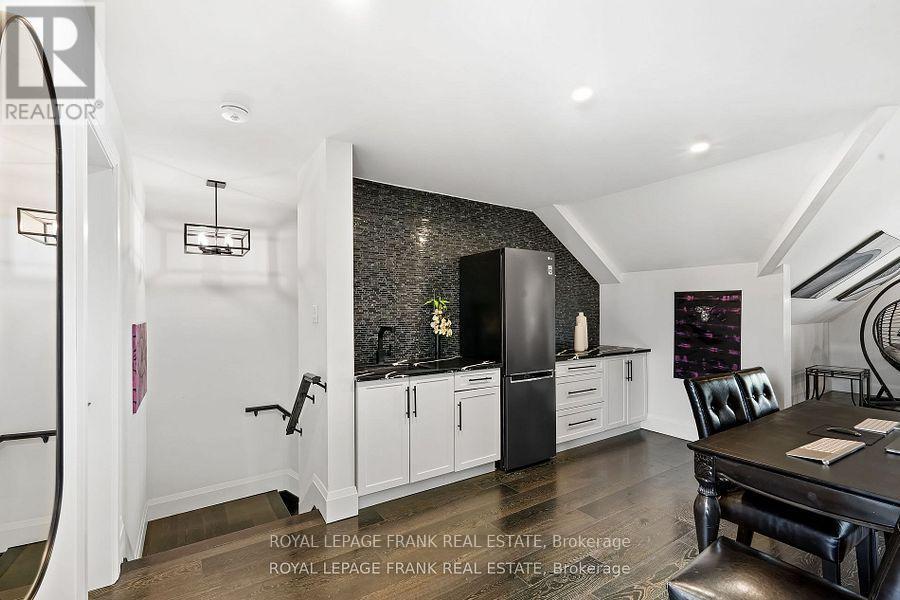 












3248 POGUE ROAD

,
Scugog (Port Perry),




Ontario
L9L1B6

