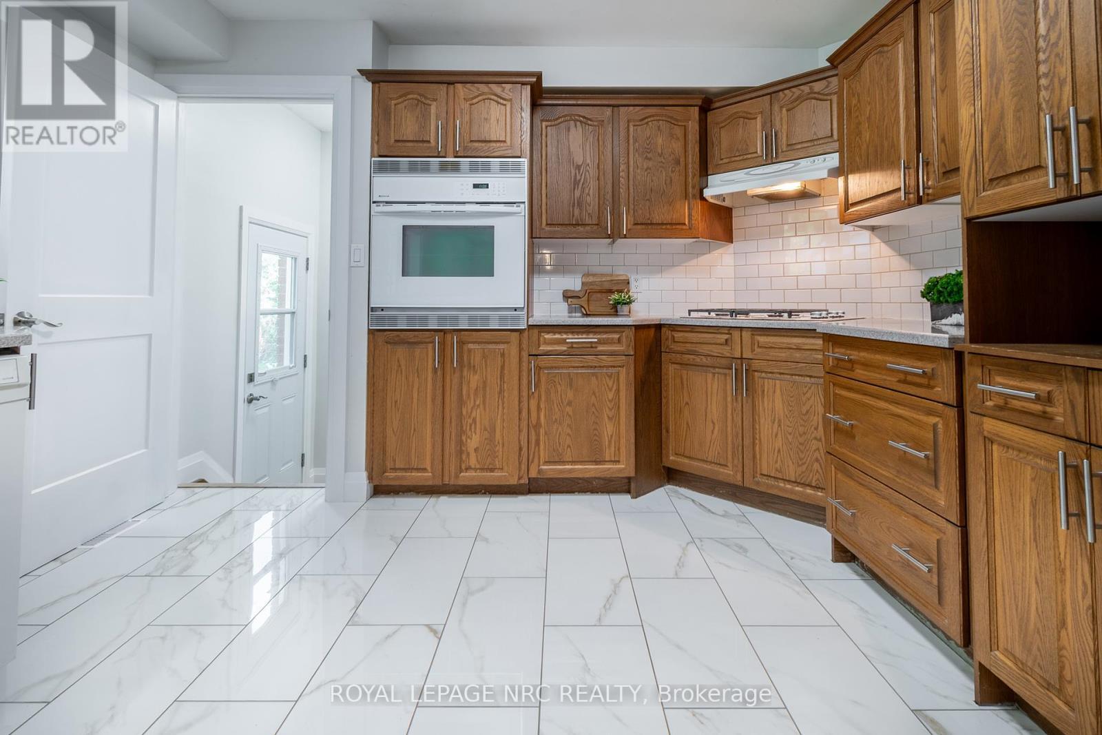 












1151 GREEN ACRES DRIVE

,
Fort Erie (Crescent Park),




Ontario
L2A5P2

