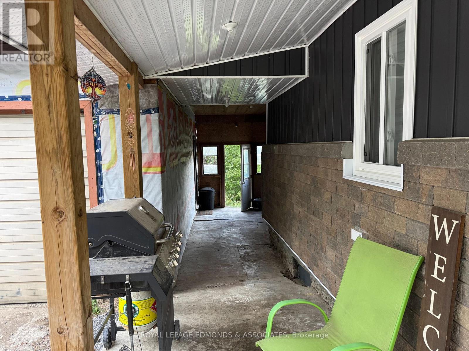 












27 STENCELLS ROAD

,
Laurentian Valley,




Ontario
K8A6W8

