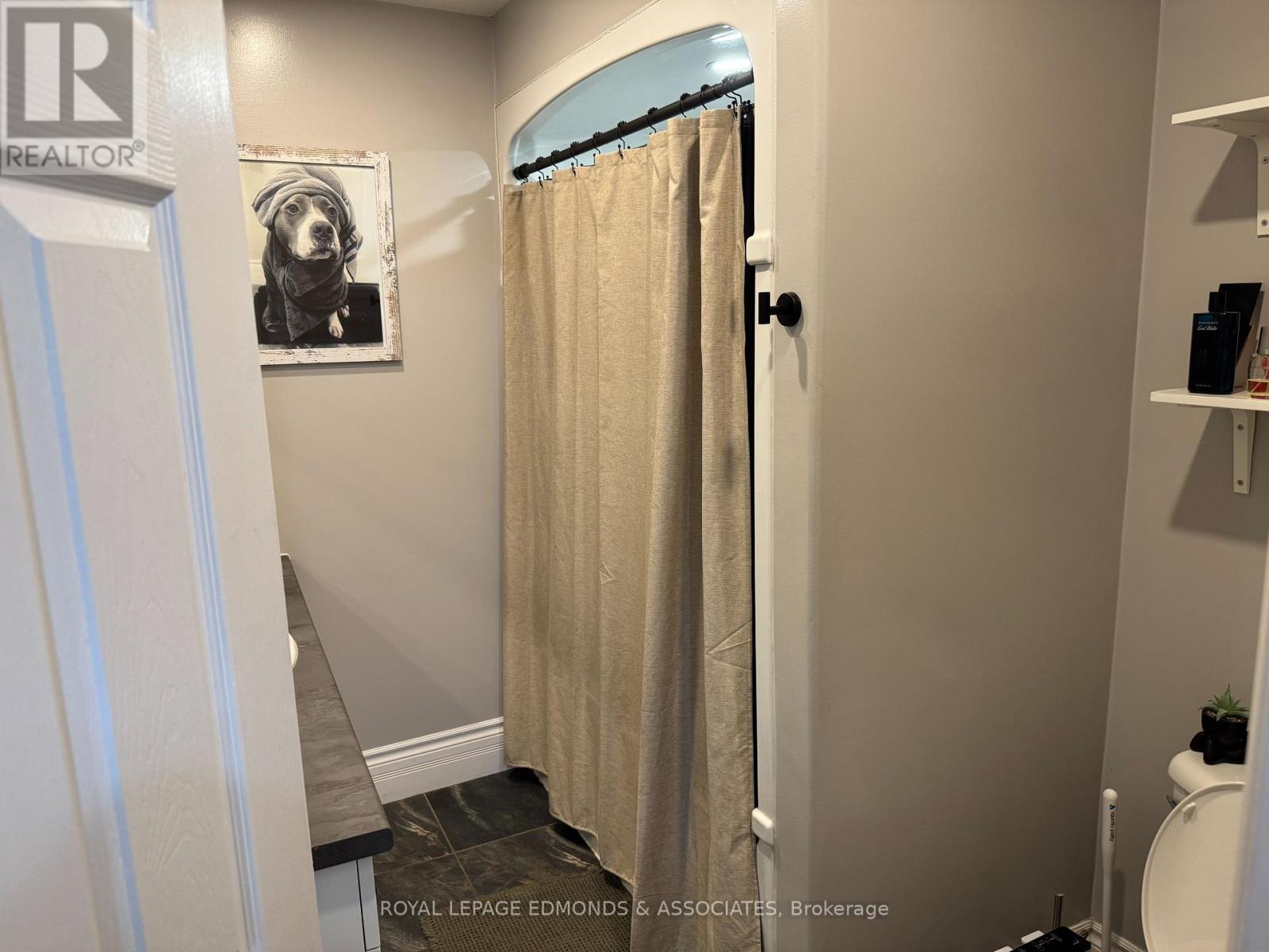 












27 STENCELLS ROAD

,
Laurentian Valley,




Ontario
K8A6W8

