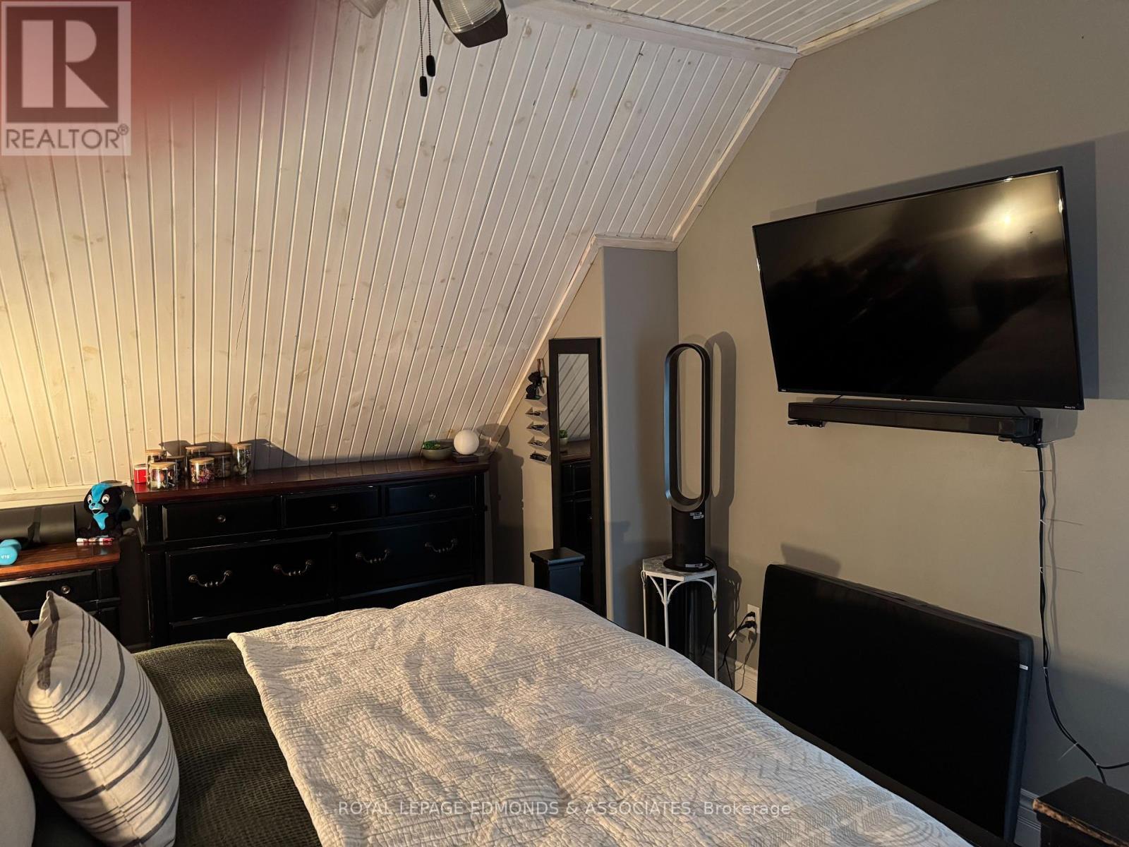 












27 STENCELLS ROAD

,
Laurentian Valley,




Ontario
K8A6W8

