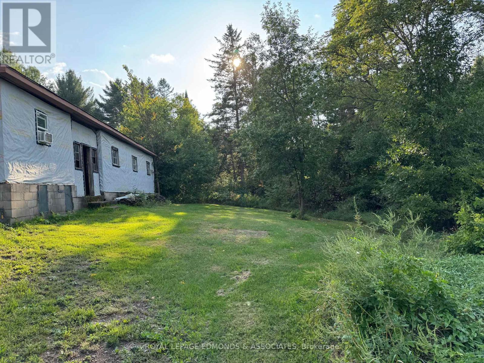












27 STENCELLS ROAD

,
Laurentian Valley,




Ontario
K8A6W8

