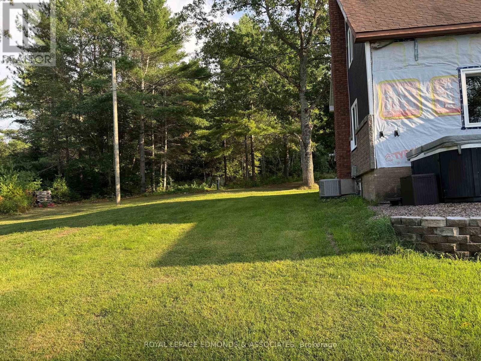 












27 STENCELLS ROAD

,
Laurentian Valley,




Ontario
K8A6W8

