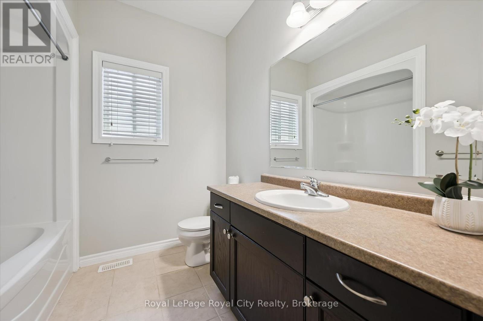 












470 ELORA STREET

,
Centre Wellington (Fergus),




Ontario
N1M1Y8

