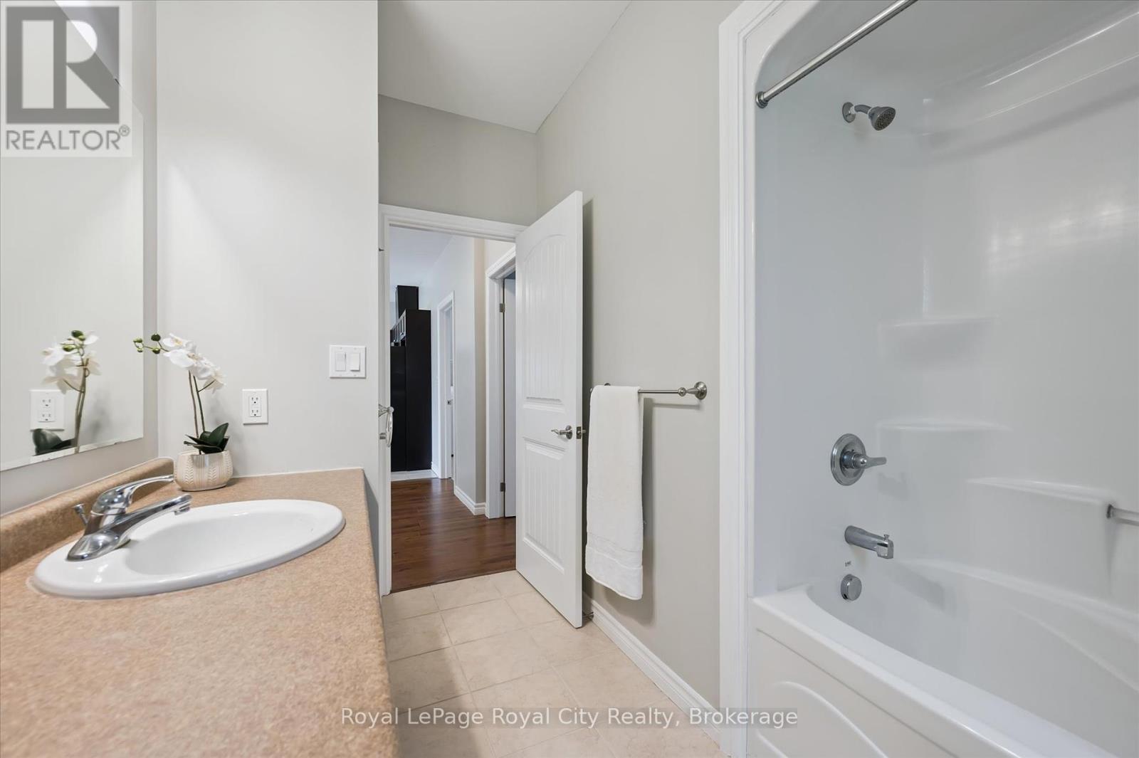 












470 ELORA STREET

,
Centre Wellington (Fergus),




Ontario
N1M1Y8

