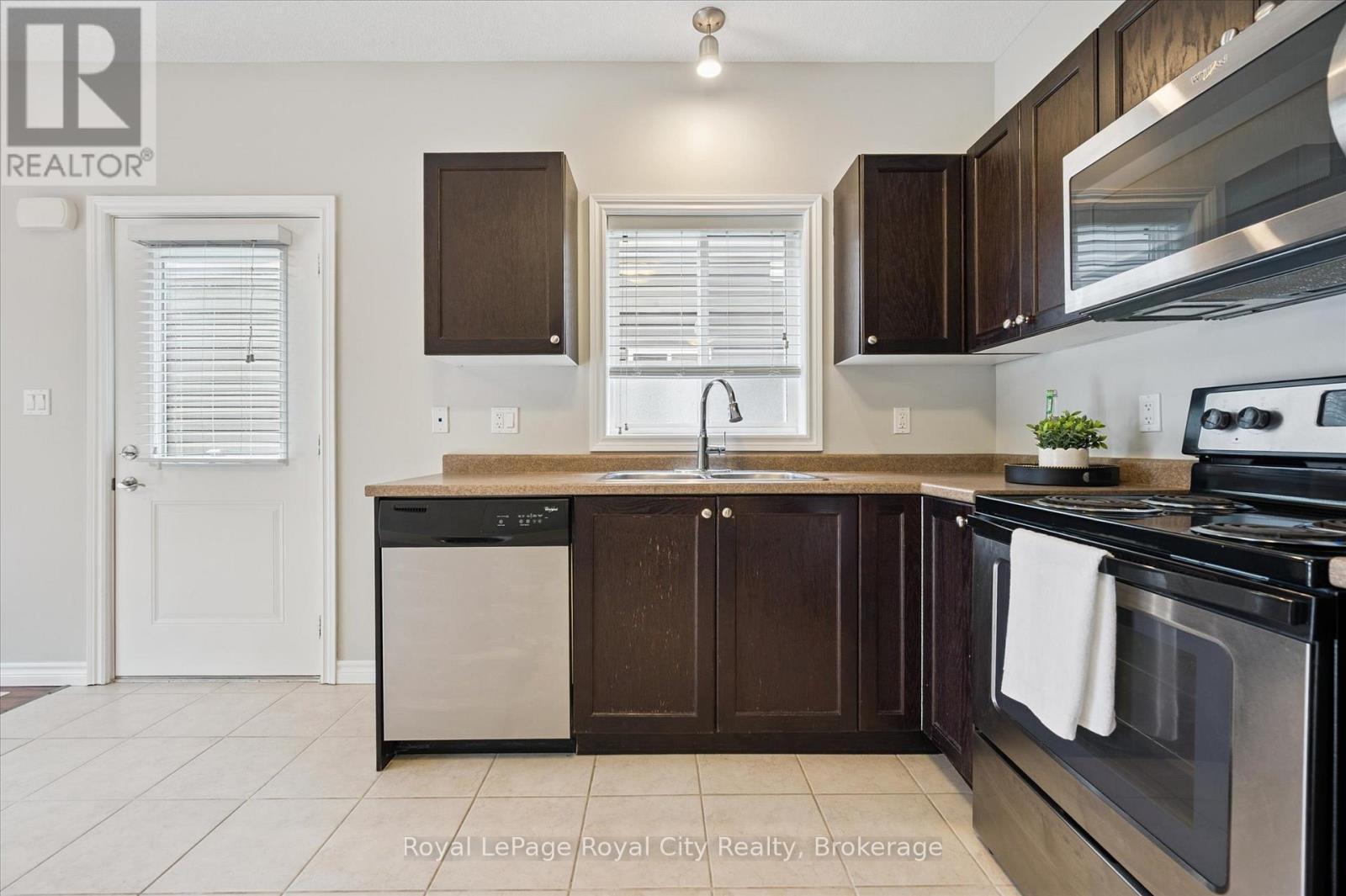 












470 ELORA STREET

,
Centre Wellington (Fergus),




Ontario
N1M1Y8

