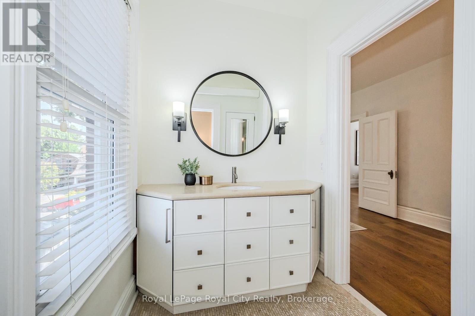 












138 DUBLIN STREET N

,
Guelph (Downtown),




Ontario
N1H4N7

