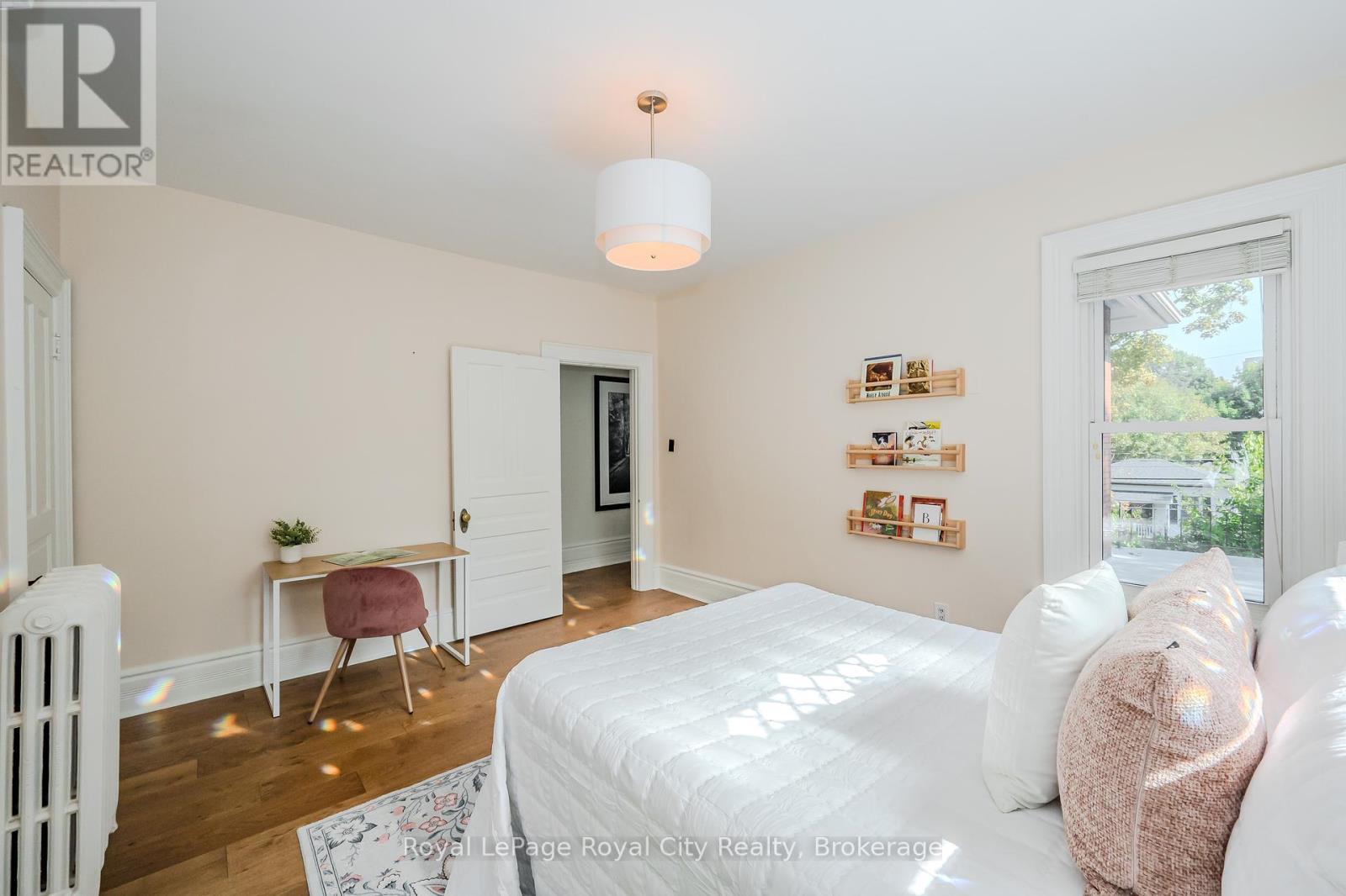 












138 DUBLIN STREET N

,
Guelph (Downtown),




Ontario
N1H4N7

