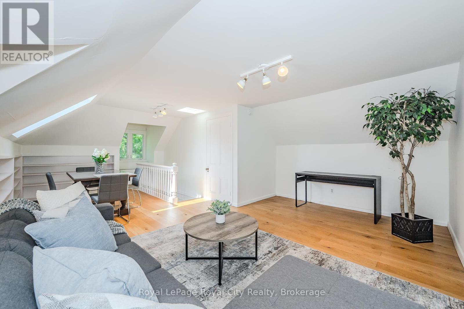 












138 DUBLIN STREET N

,
Guelph (Downtown),




Ontario
N1H4N7

