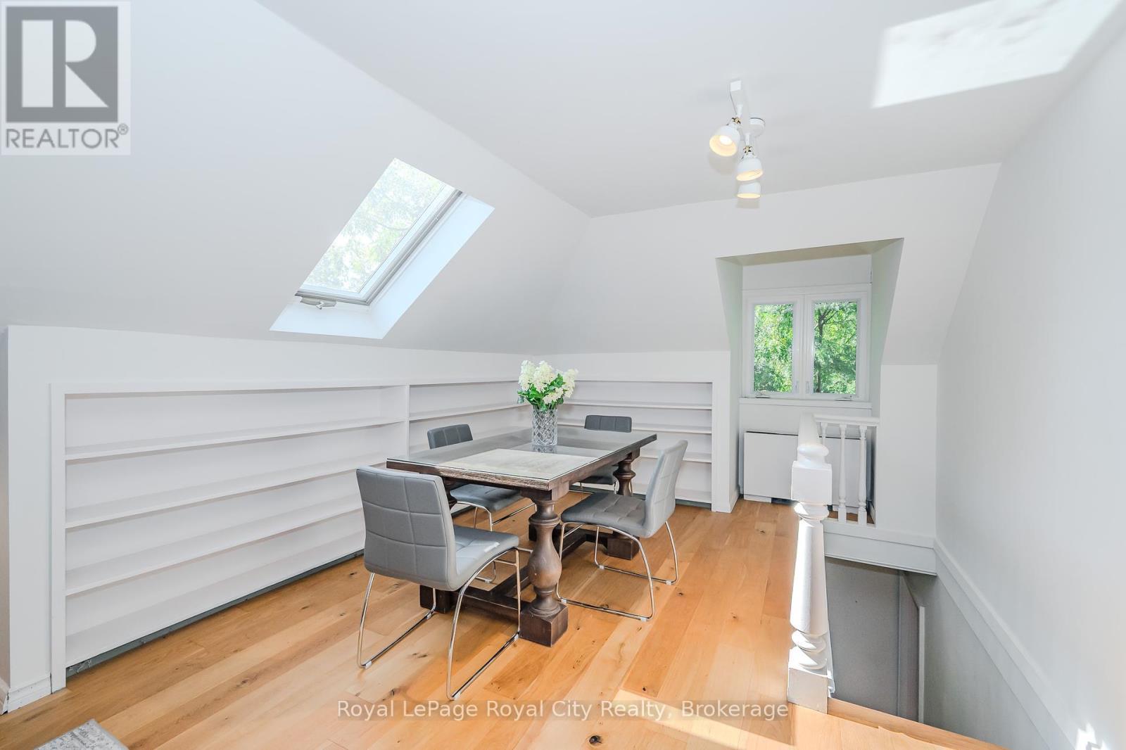 












138 DUBLIN STREET N

,
Guelph (Downtown),




Ontario
N1H4N7

