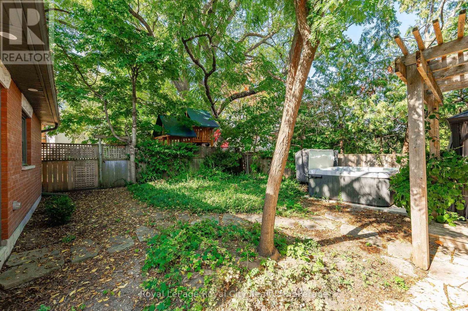 












138 DUBLIN STREET N

,
Guelph (Downtown),




Ontario
N1H4N7

