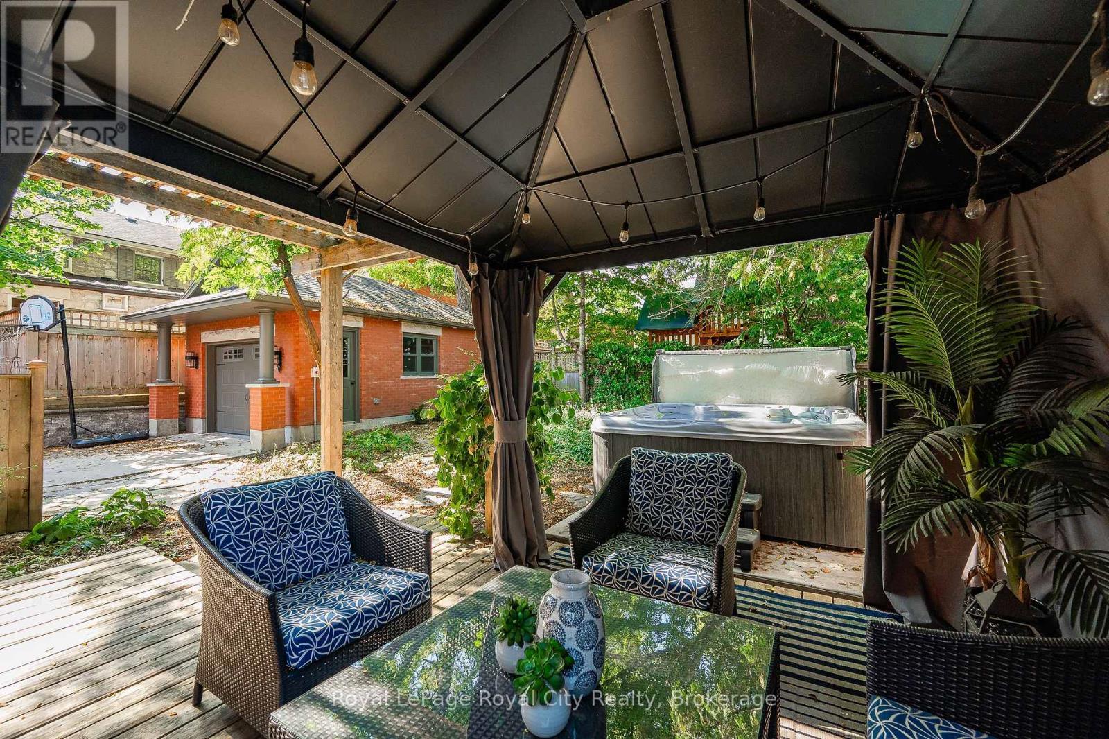 












138 DUBLIN STREET N

,
Guelph (Downtown),




Ontario
N1H4N7

