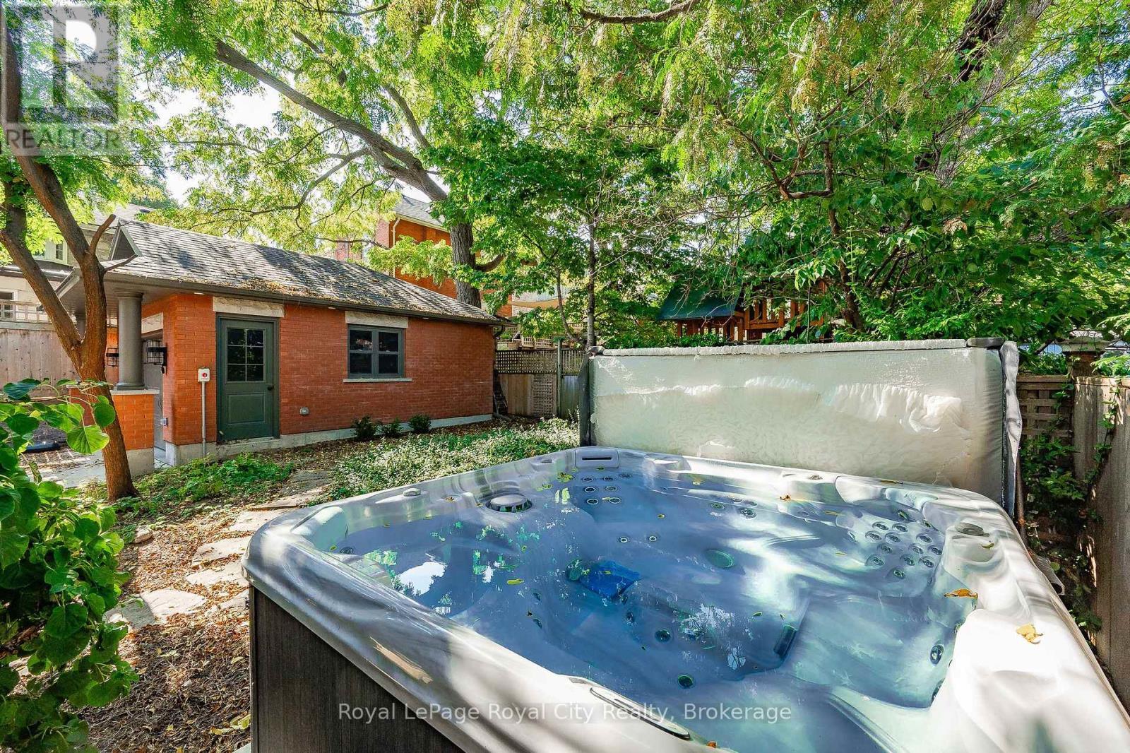 












138 DUBLIN STREET N

,
Guelph (Downtown),




Ontario
N1H4N7

