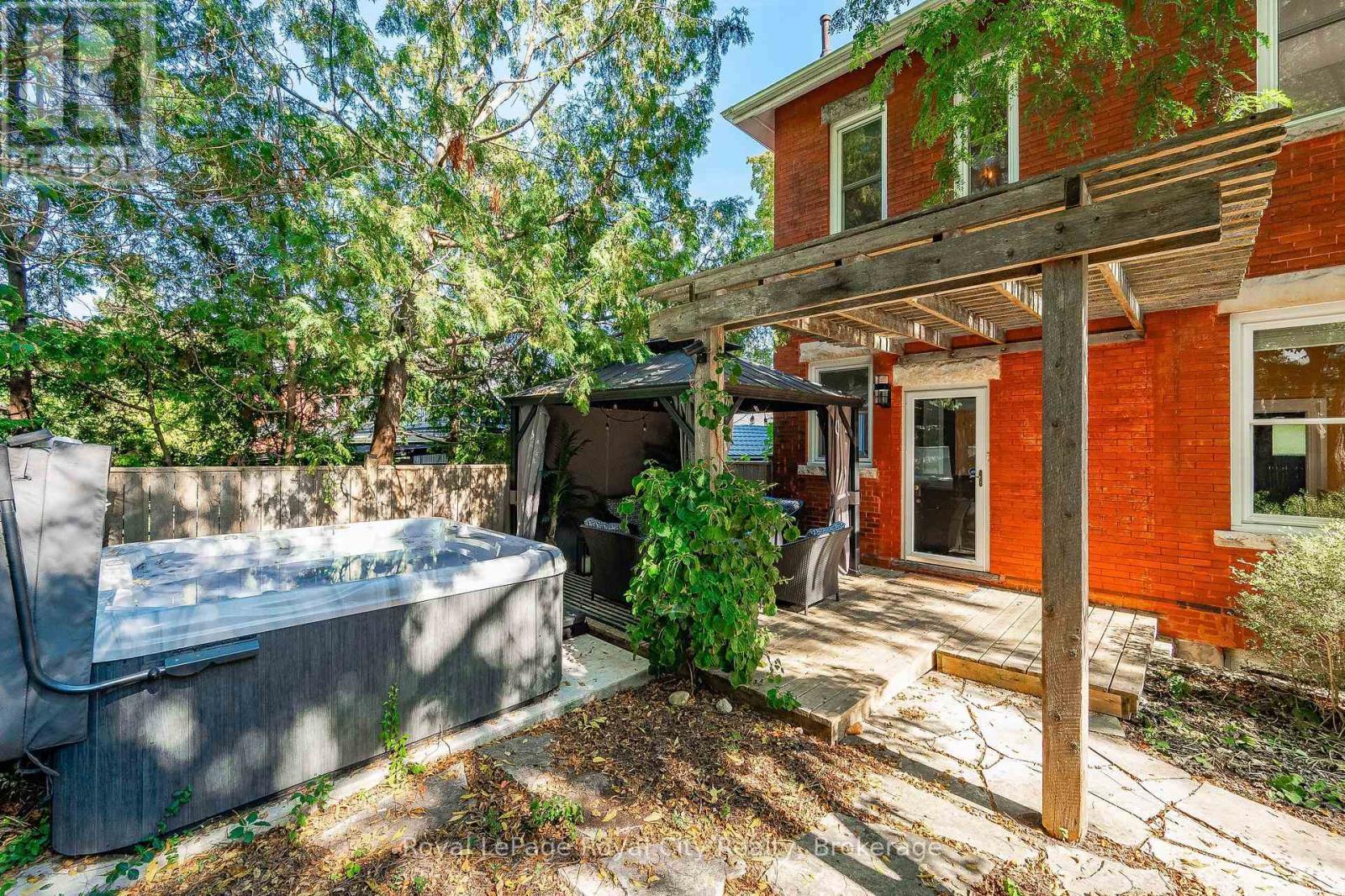 












138 DUBLIN STREET N

,
Guelph (Downtown),




Ontario
N1H4N7

