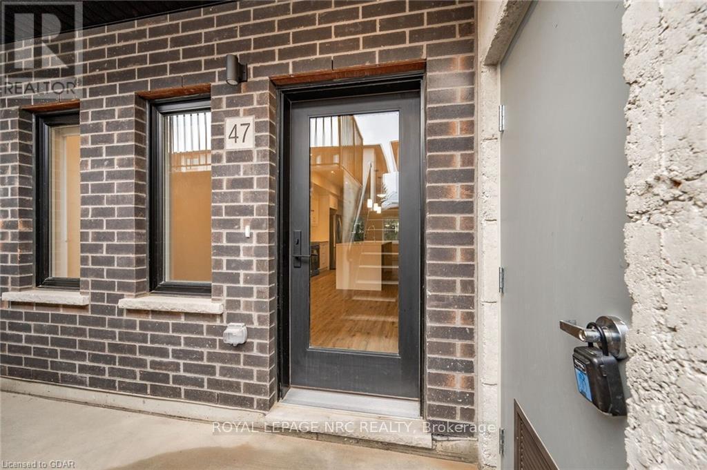 












47 LILY LANE

,
Guelph (Clairfields/Hanlon Business Park),




Ontario
N1L1E2

