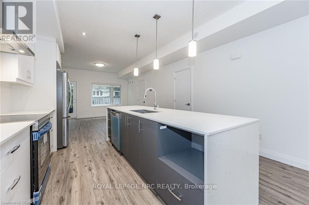 












47 LILY LANE

,
Guelph (Clairfields/Hanlon Business Park),




Ontario
N1L1E2

