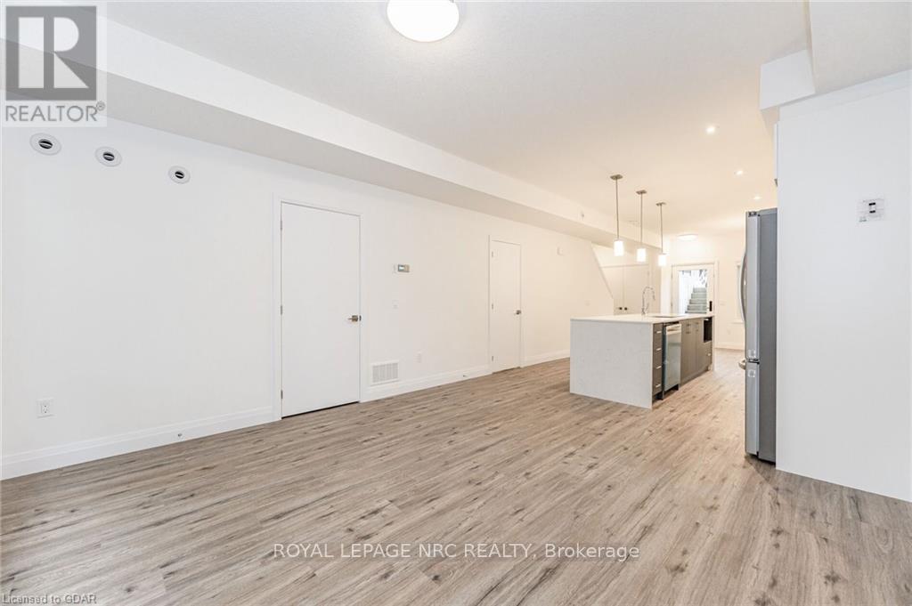 












47 LILY LANE

,
Guelph (Clairfields/Hanlon Business Park),




Ontario
N1L1E2

