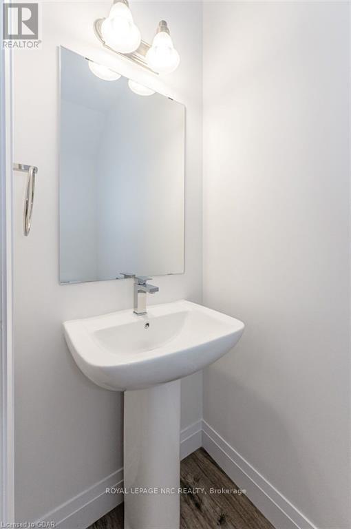 












47 LILY LANE

,
Guelph (Clairfields/Hanlon Business Park),




Ontario
N1L1E2

