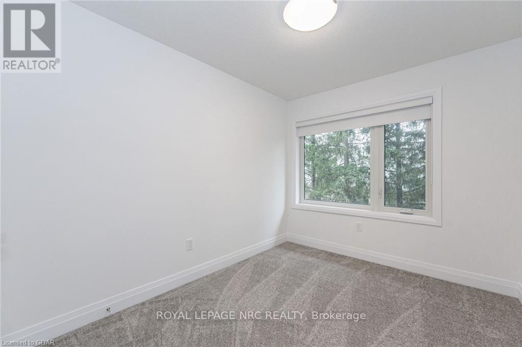 












47 LILY LANE

,
Guelph (Clairfields/Hanlon Business Park),




Ontario
N1L1E2

