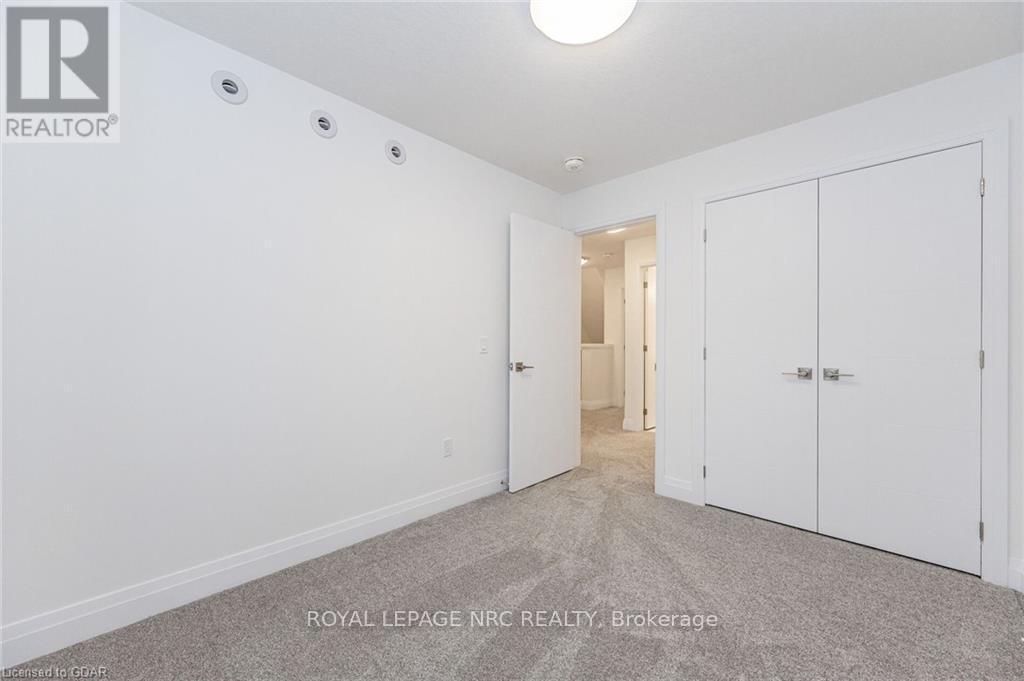 












47 LILY LANE

,
Guelph (Clairfields/Hanlon Business Park),




Ontario
N1L1E2


