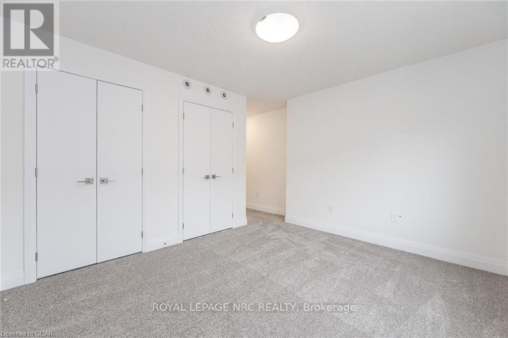 












47 LILY LANE

,
Guelph (Clairfields/Hanlon Business Park),




Ontario
N1L1E2

