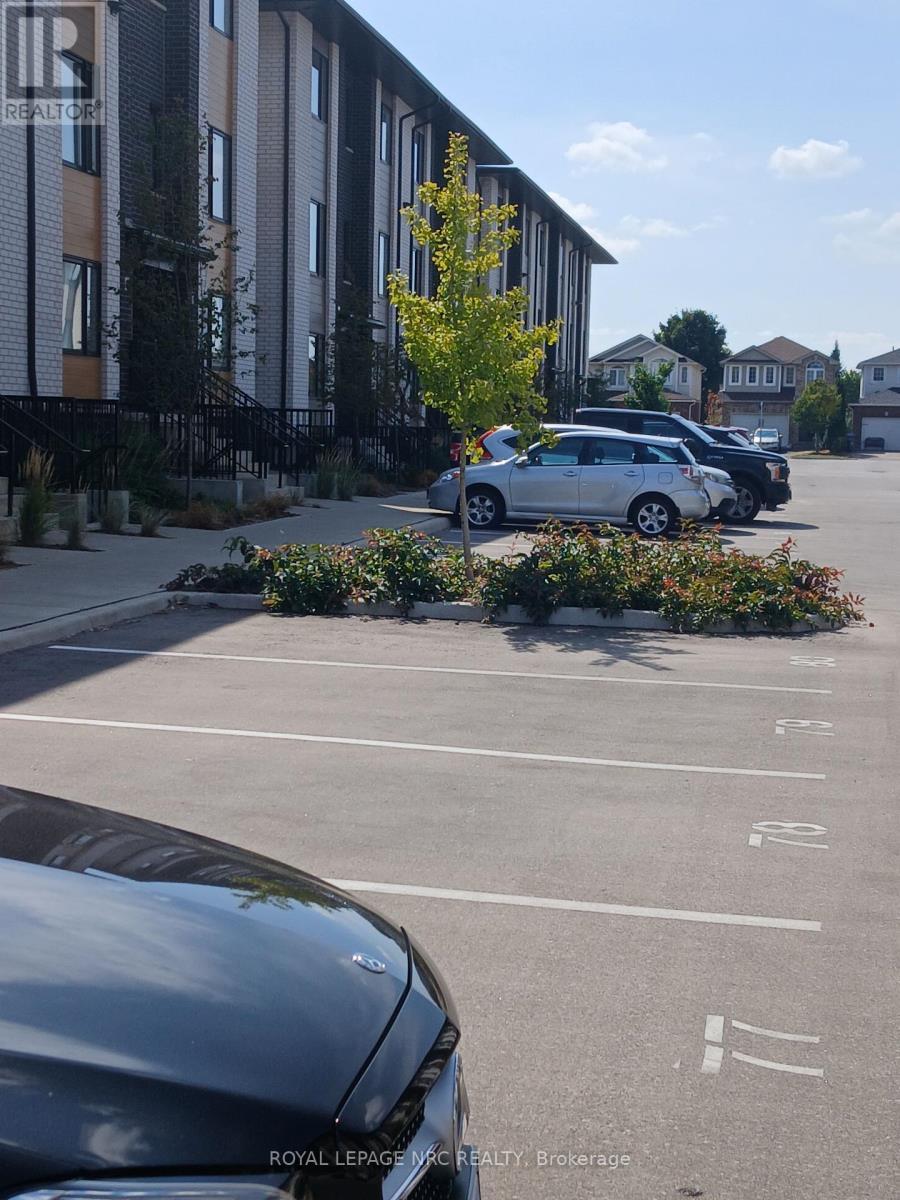 












47 LILY LANE

,
Guelph (Clairfields/Hanlon Business Park),




Ontario
N1L1E2

