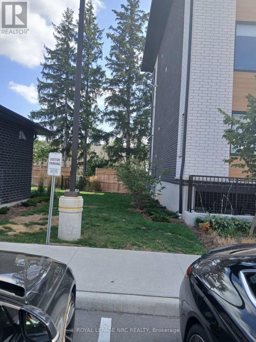 












47 LILY LANE

,
Guelph (Clairfields/Hanlon Business Park),




Ontario
N1L1E2

