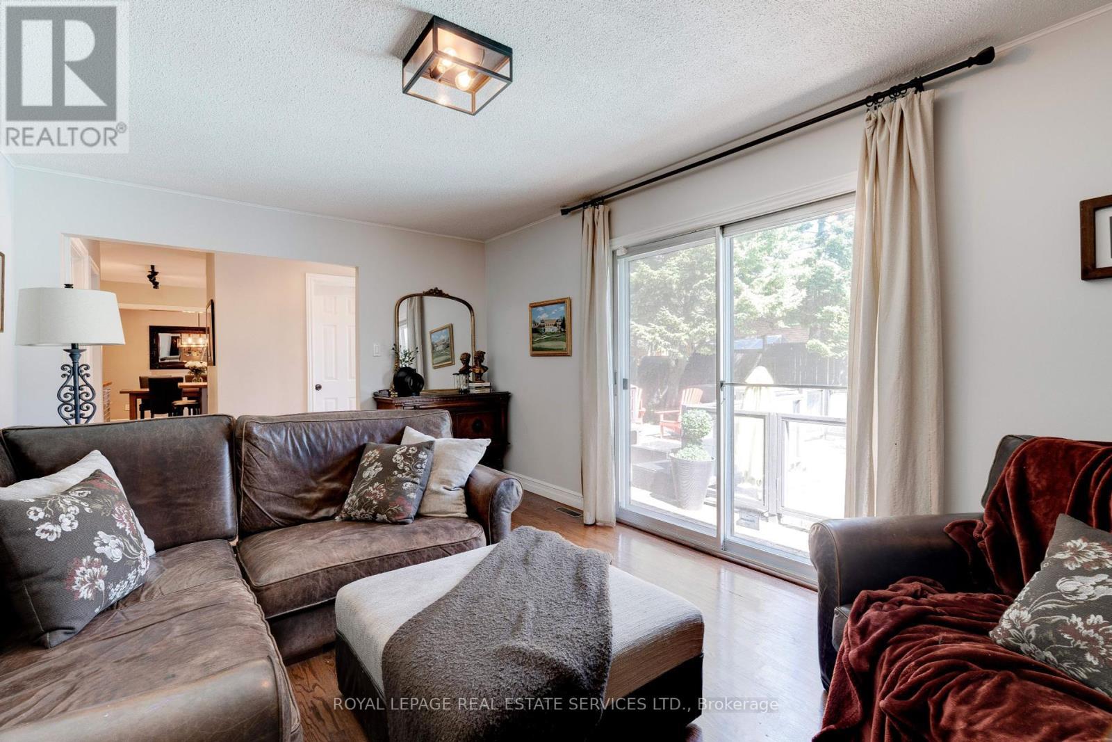 












297 SUNSET DRIVE

,
Oakville,




Ontario
L6L3M5

