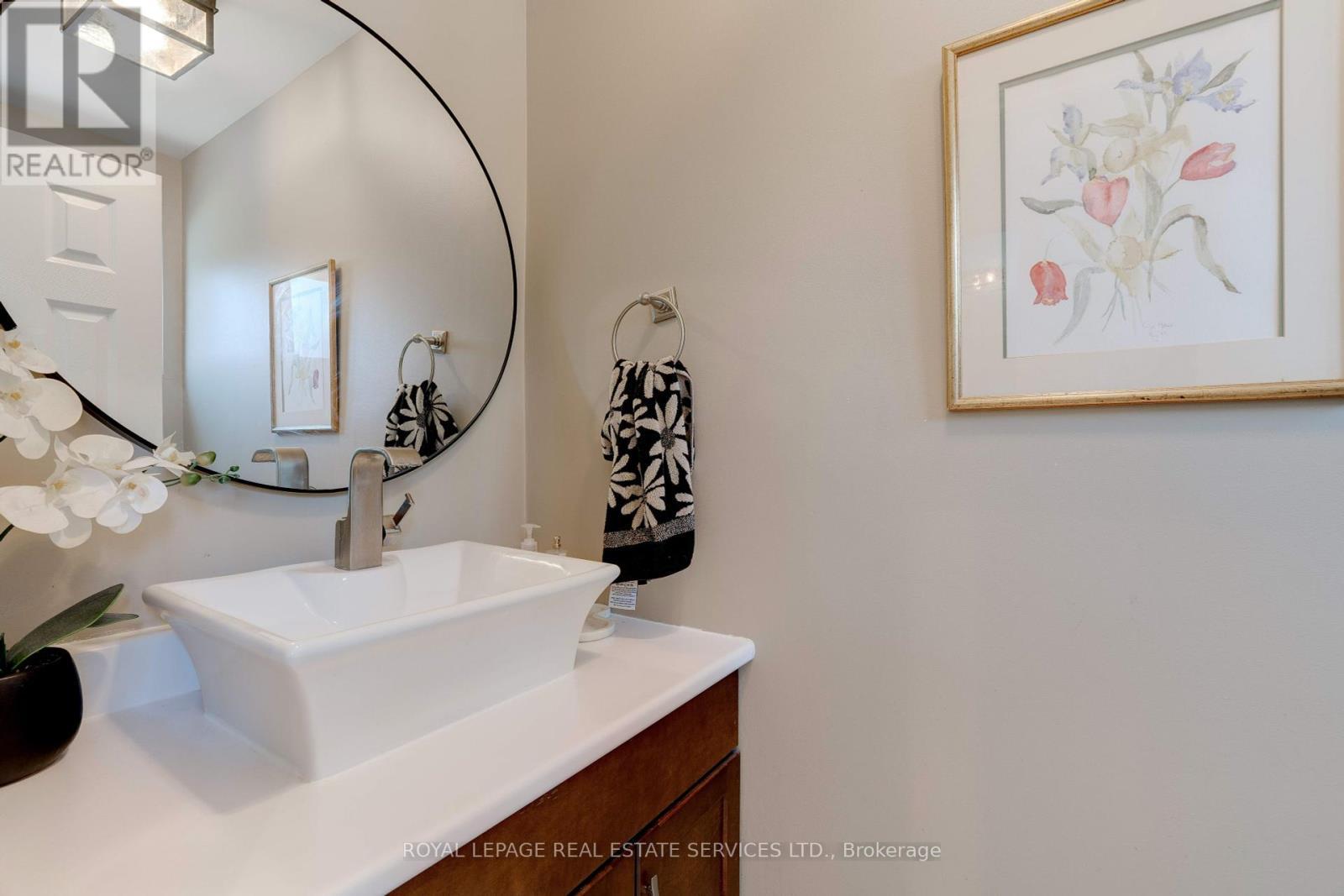 












297 SUNSET DRIVE

,
Oakville,




Ontario
L6L3M5

