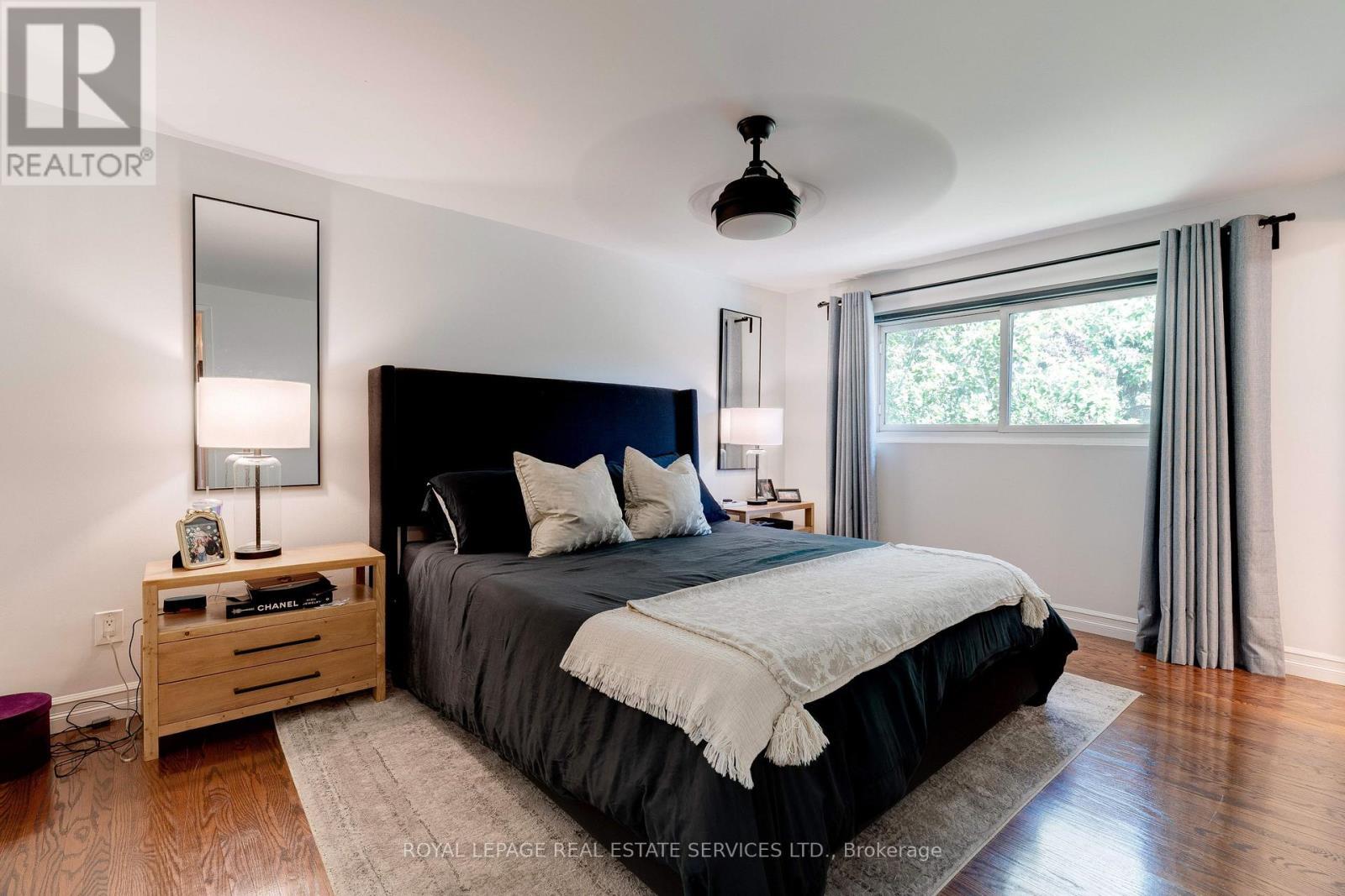 












297 SUNSET DRIVE

,
Oakville,




Ontario
L6L3M5

