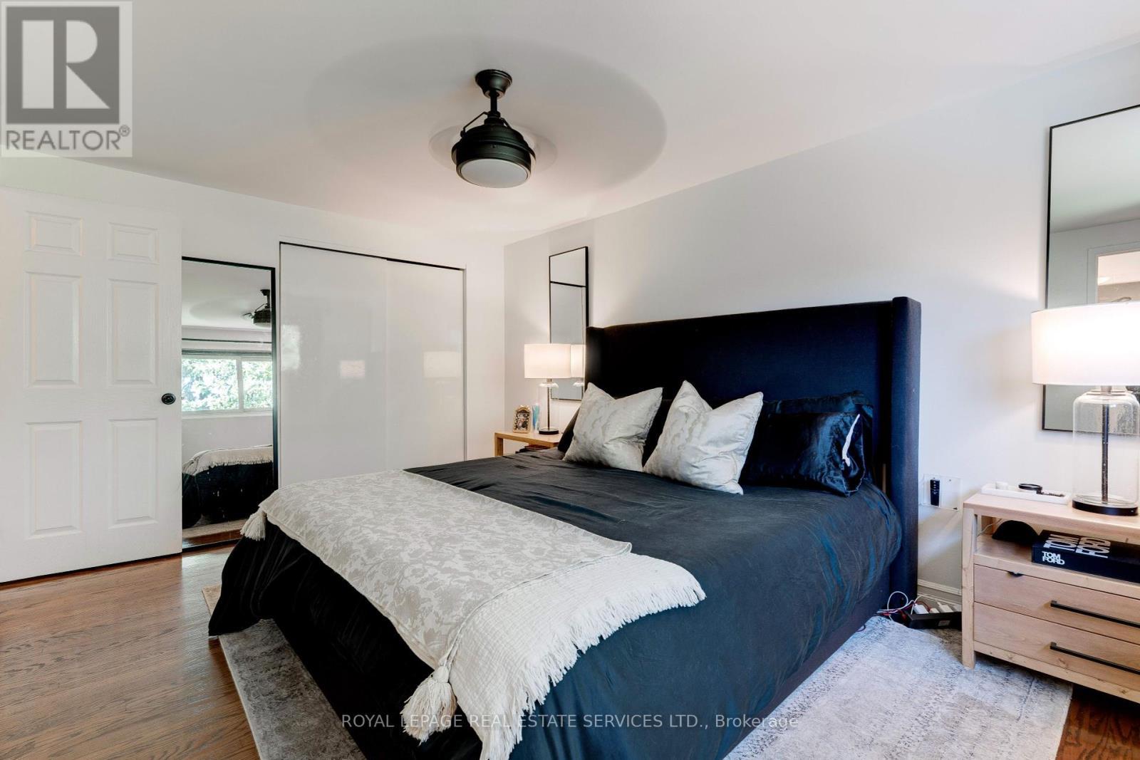 












297 SUNSET DRIVE

,
Oakville,




Ontario
L6L3M5

