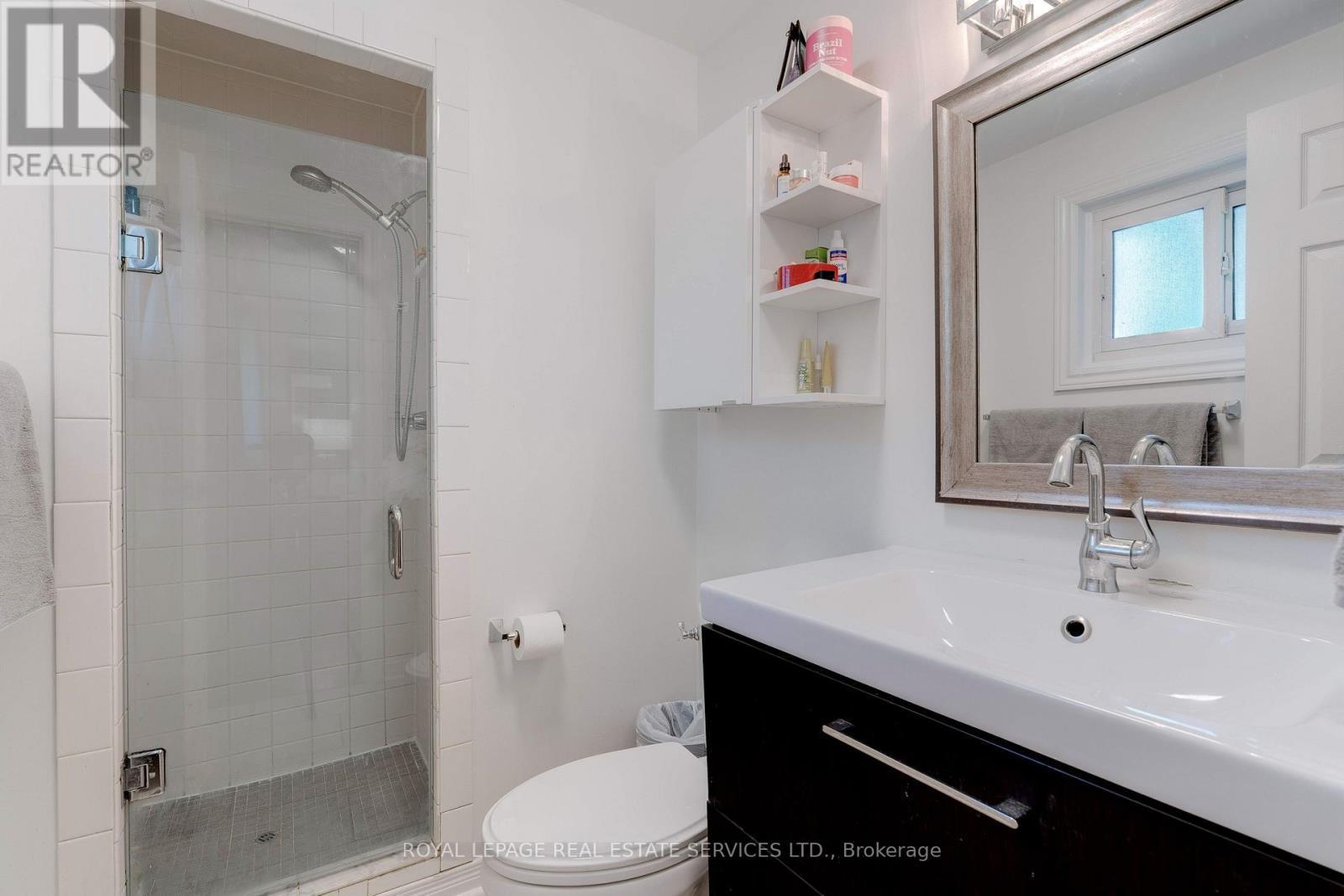 












297 SUNSET DRIVE

,
Oakville,




Ontario
L6L3M5

