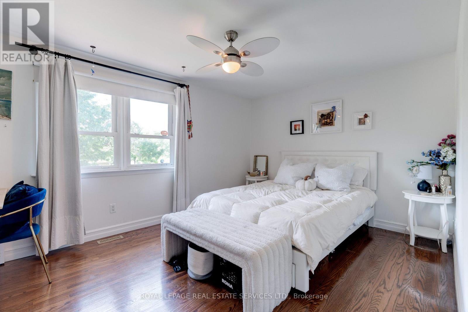 












297 SUNSET DRIVE

,
Oakville,




Ontario
L6L3M5

