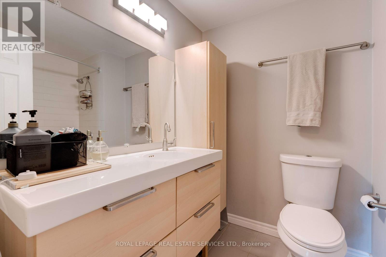 












297 SUNSET DRIVE

,
Oakville,




Ontario
L6L3M5

