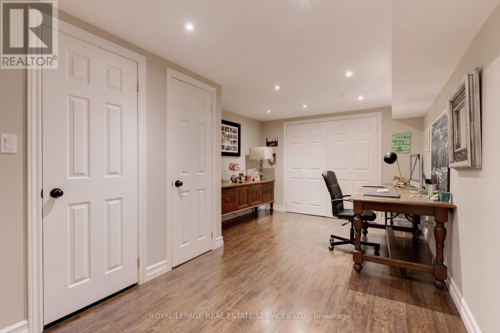 












297 SUNSET DRIVE

,
Oakville,




Ontario
L6L3M5

