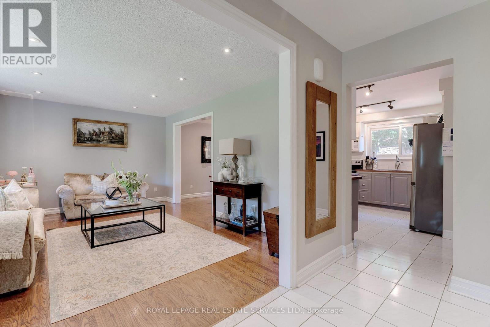 












297 SUNSET DRIVE

,
Oakville,




Ontario
L6L3M5

